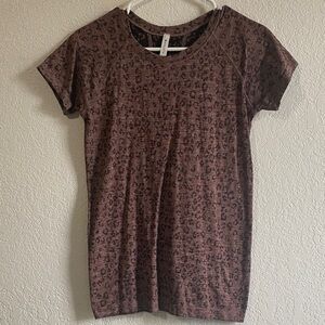 Athleta Brown Patterned Short Sleeve Tee